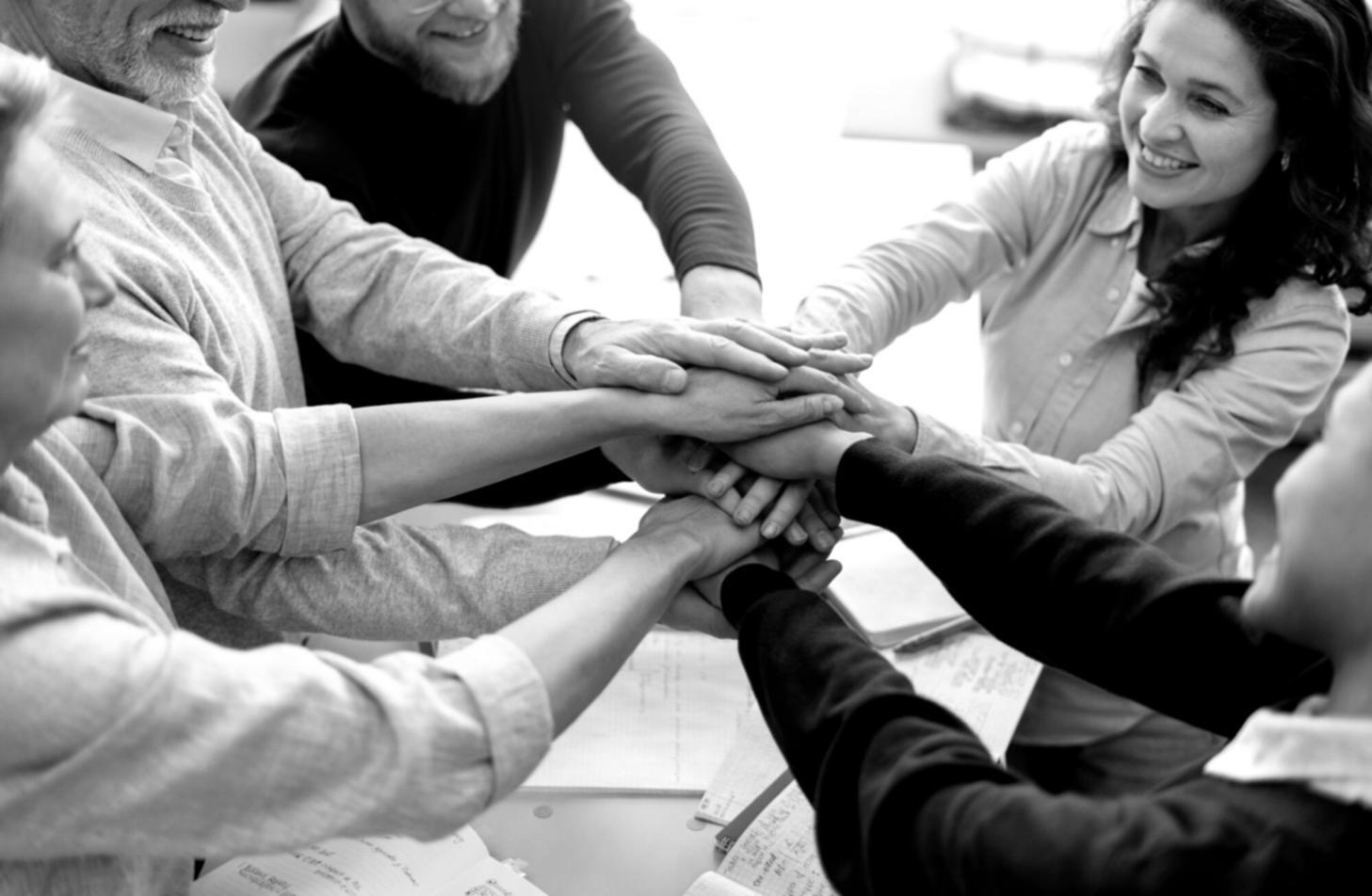 Séance de travail collaboratif sur l'analyse des tendances économiques